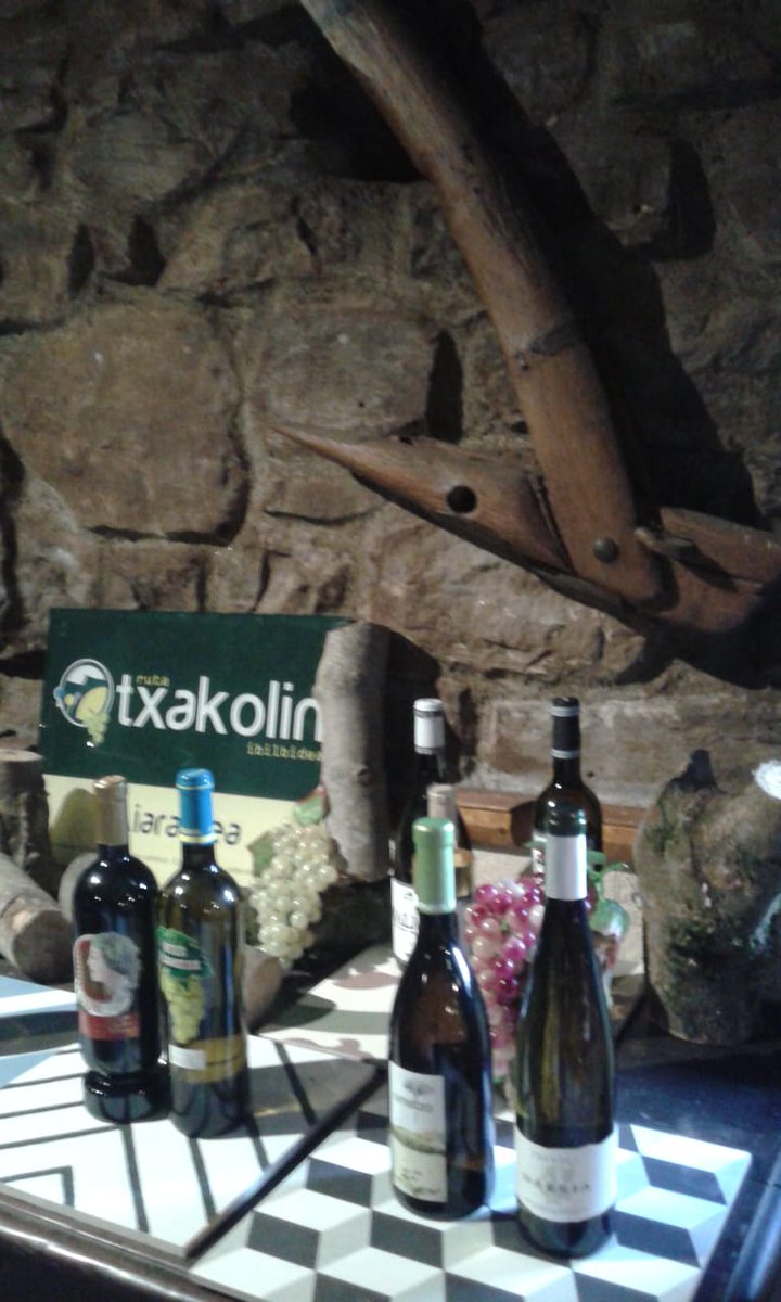 aiaraldeatur's tweet photo. Esta mañana se va a llevar a cabo en @beldui la presentación de la mesa de turismo de la Cuadrilla de Ayala, a la que asistirán Maider Basterra, Cristina González y Eduardo Aginako .
El evento pone punto final a la vendimia.🍇🍇
#aiaraldea #aiaraldeaturismoa #beldui #araba #alava https://t.co/FDMDnF83mF