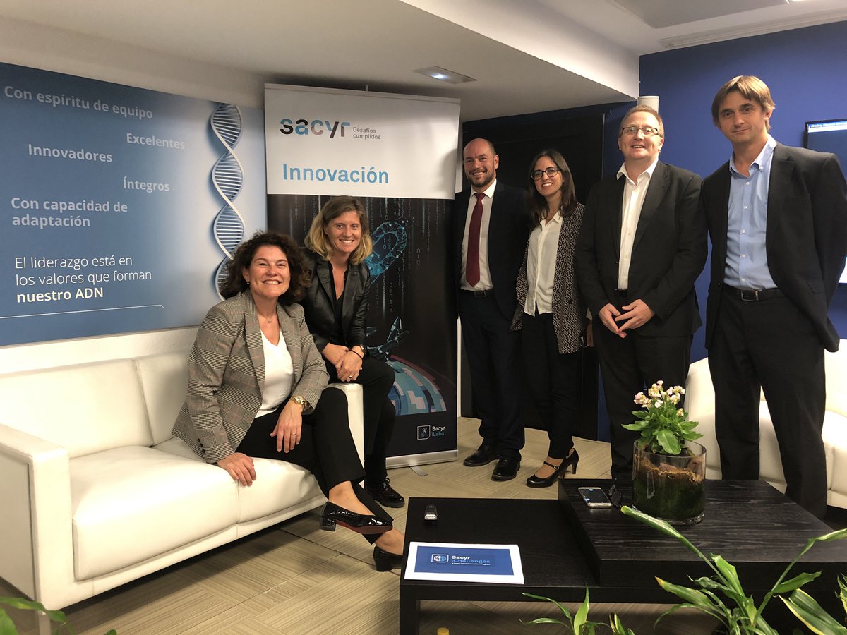 Txell_Gimeno's tweet photo. un placer presentarmos al #Sacyrdigitalday18 junto @Oracle y @avanttic https://t.co/n93k5LMT4k