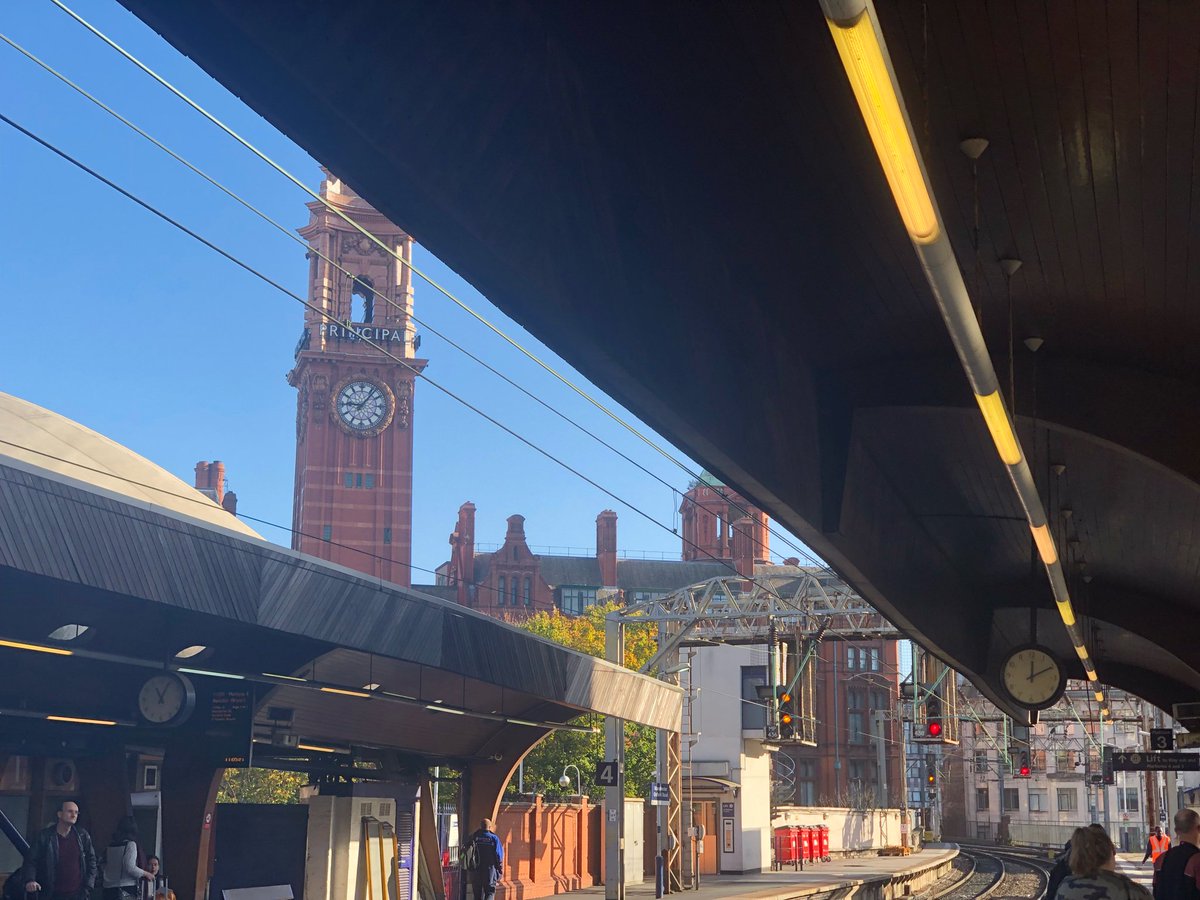 Chris_Boardman's tweet image. At Manchester Piccadilly station. There are three clocks in this photo. I wonder why the trains are late more than 60% of the time...