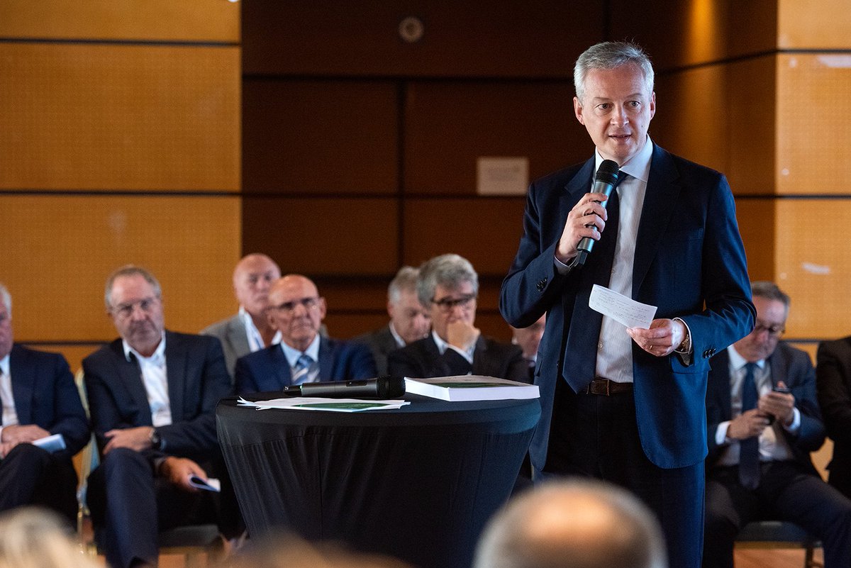 LMarcangeli's tweet photo. Je me réjouis de l’annonce faite par @BrunoLeMaire : #Ajaccio va être classée « Zone Touristique Internationale ». Au-delà d’asseoir notre renommée, cela nous permettra de répondre aux destinations concurrentes grâce, par ex, à l'ouverture des magasins en soirée et le dimanche. https://t.co/S7VDaPofSj