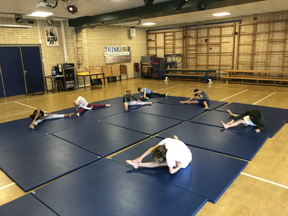 MrBTeach_'s tweet photo. The KS2 gymnasts are getting warmed up for their Surbiton Half Term Gymnastics Club session. @SHSGirlsPrep @SHSBoysPrep @SallyRalphSHS @CStewartSHS https://t.co/WR0dtTVtcm