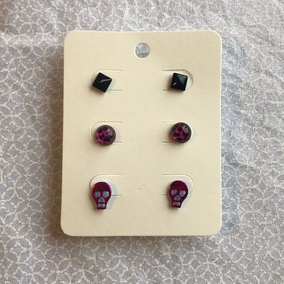 So good I had to share! Check out all the items I'm loving on @Poshmarkapp from @ShopTrina #poshmark<a href="/tag/fashion"class="tags"><span>#fashion</span></a><a href="/tag/shopmycloset"class="tags"><span>#shopmycloset</span></a><a href="/tag/style"class="tags"><span>#style</span></a><a href="/tag/truereligion"class="tags"><span>#truereligion</span></a><a href="/tag/poshmark"class="tags"><span>#poshmark</span></a>