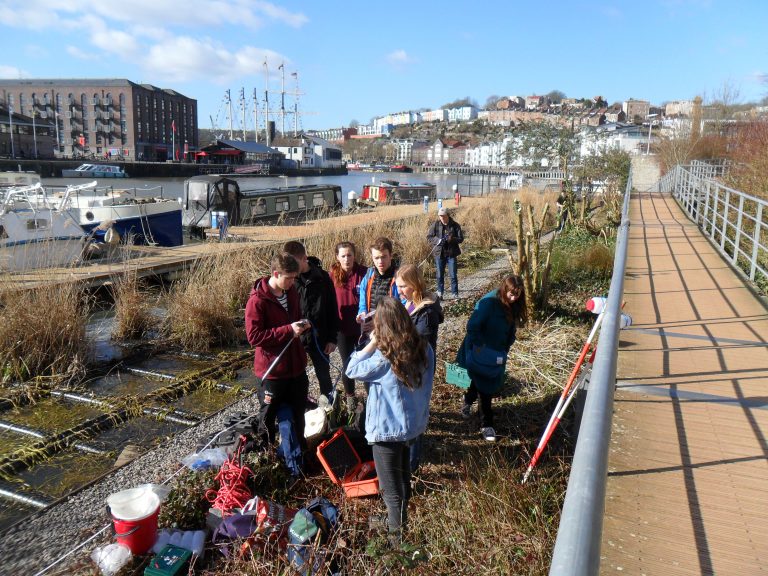 Local students + local communities = action on the local environment cabot-institute.blogspot.com/2018/10/local-…