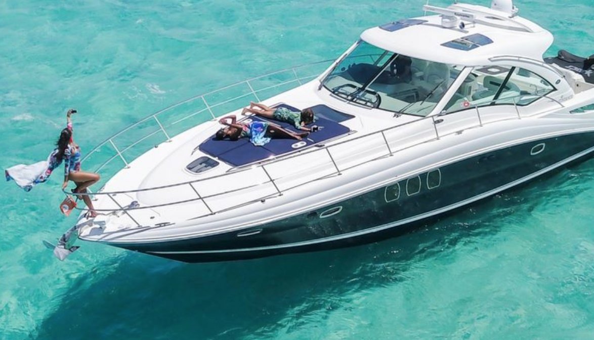 GrandHyattGCI's tweet photo. Soak up the sun and live the good life with Five Star Charters Cayman. #Boating #GrandCayman #CaymanIslands https://t.co/xNZ9gys7vH