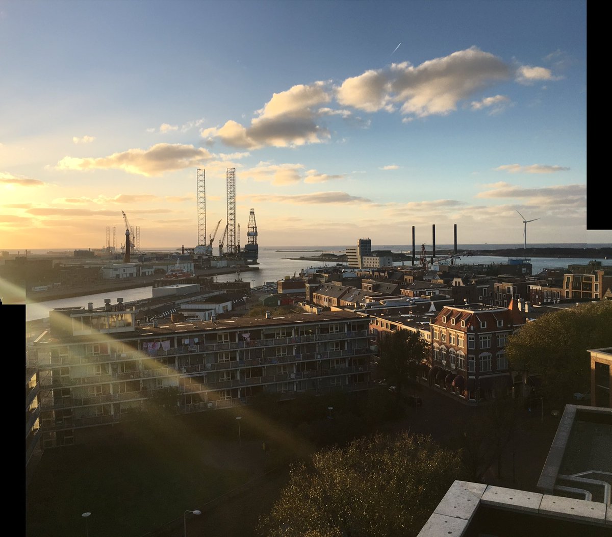 RonDavio's tweet image. Skyline van een offshore-haven #zeehaven met van links naar rechts Seafox 5 , Prospector en Windpioneer . Morgen Offshore Energy Amsterdam met mooie stand van #AYOP met 34 leden!  Komt allen !