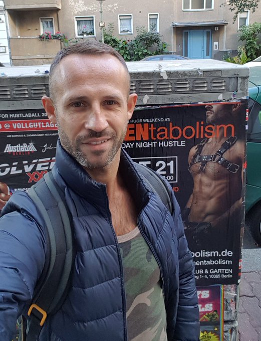 On the streets of Berlin
#covermodel #photomodel #pornactor #mentabolism https://t.co/BQFHAQdBVM