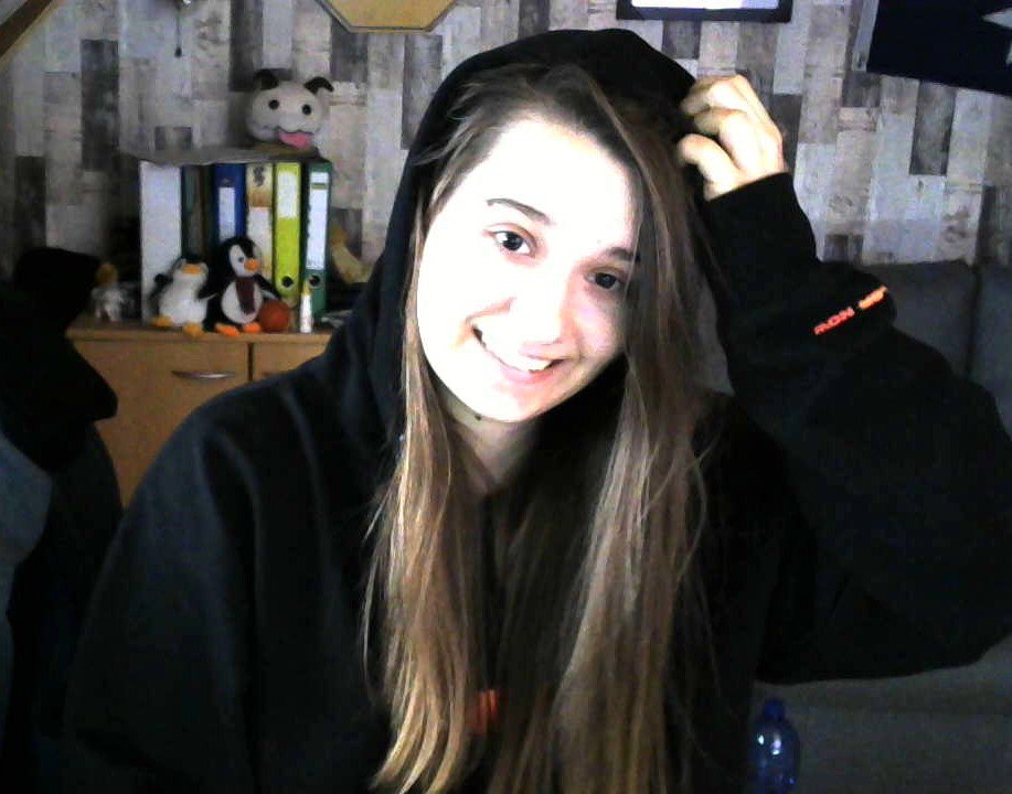 Celle1127's tweet photo. Here´s me rocking @nowthisisliving s hoodie and feeling confident af! #ntil #LGBTQunite https://t.co/39UHki2Hy4