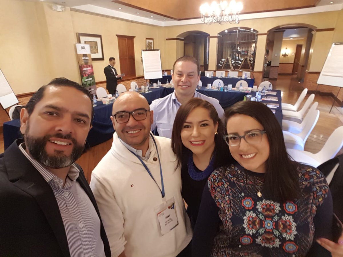 IZOColombia's tweet photo. Hoy desde #Quito en nuestra #certificacionCEM #certificacionCEMQuito .  Lideres de diferentes compañías recibiendo formación intensiva en #customerexperiencemanagement by #IZO @IZOInsights @IzoEcuador https://t.co/ih2MG0n9KW
