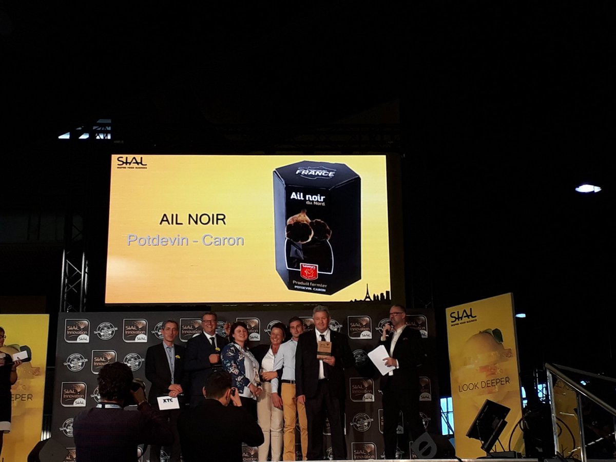 ComitepromoHDF's tweet photo. [En direct] remise du trophée sial innovation à l'entreprise podevin caron pour son ail noir ausdi trophée #foodcreativ @hautsdefrance. https://t.co/wWubnhgc5F