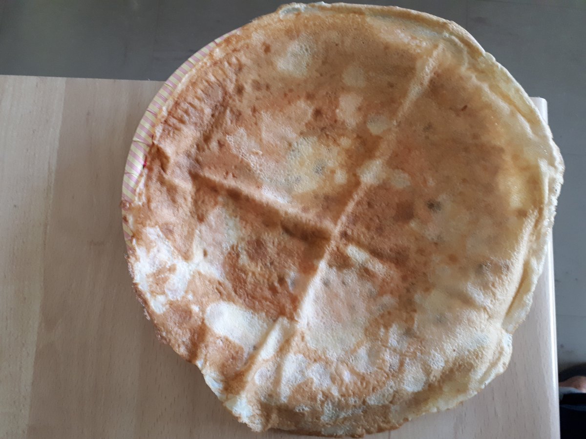 cppmc17's tweet image. Mardi 16 octobre, Jade et ses parents nous ont préparé des crêpes à la fleur d&apos;oranger. Merci à eux c&apos;était très bon. #classedugout