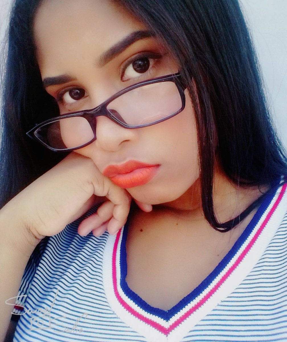 giosmairithaa's tweet photo. Una sonrisa y una pequeña palabra de cariño, puede llenar un corazón triste de felicidad🌻 https://t.co/LxBhtegyN4