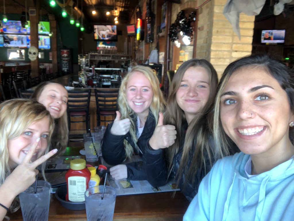 KaylaLebster's tweet photo. Getting a bite to eat after learning so much at our #MIPA sessions!! #FallMIPA2018 @wobnonline https://t.co/NI8vc521Tg