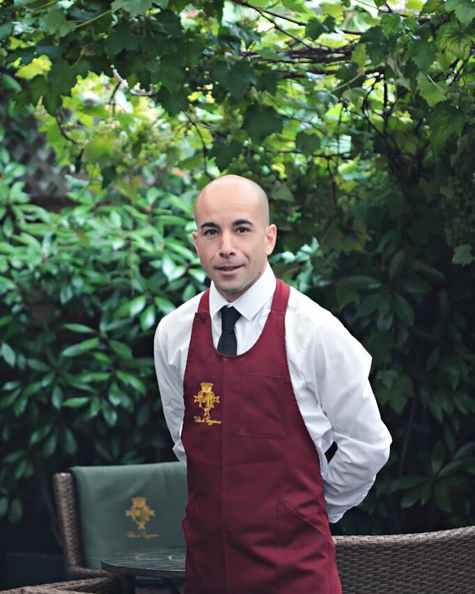 VilladiGeggiano's tweet photo. Another beautiful sunny Monday on the terrace ☀️
#alfresco #alfrescodining #sunshine #topteam #placetobe #topservice #mondaydinner #lovelondon #chiswick #tuscanterrace #tuscanrestaurant #readyforservice #dinnertime https://t.co/y5pGI5PB7r