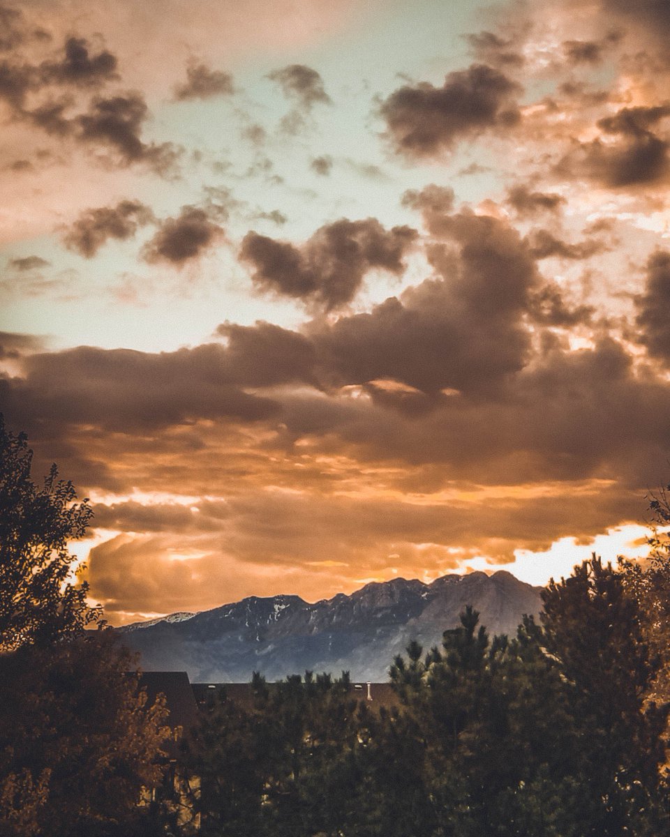 FreestyleSLC's tweet photo. A view like this makes any Monday morning a whole lot better.
#FreestyleMg #UtahMountains #LoveWhereYouLive #Sunrise https://t.co/6OjNDjsPwC