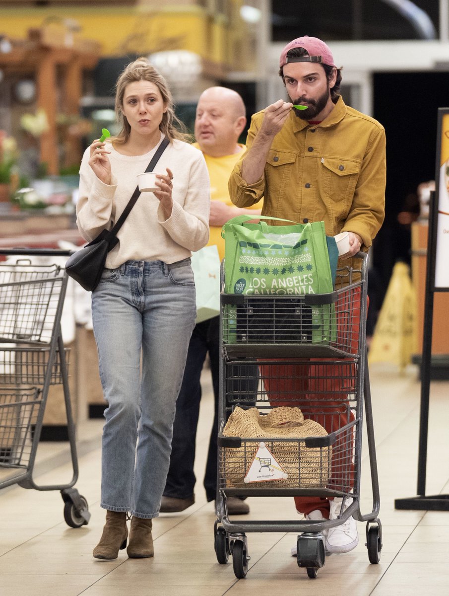 Elizabeth Olsen Hungary No Twitter Lizzie And Her Boyfriend Robbie Arnett Seen Shopping At Whole Foods Market In Los Angeles Yesterday You Can Find 2 Hq Photos In The Gallery Https T Co Amgta67vy9 Https T Co Yxxwbclred