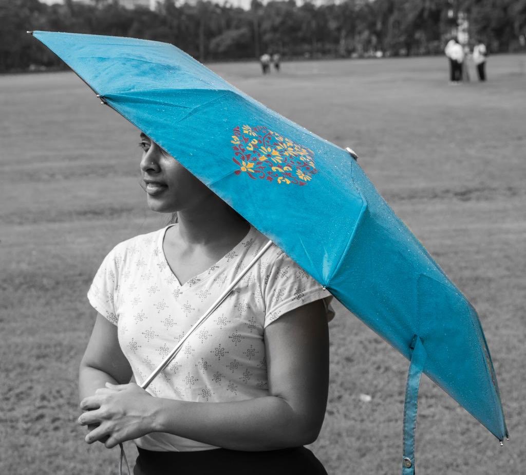 Hasthahappiness's tweet photo. A stylish compact brolly that fits in your handbag. The Hastha Indica makes a statement wherever it goes. So be prepared to be noticed this monsoon. Hastha umbrellas are #notjustanumbrella Head over to our website https://t.co/0uXrAUAFhj for more choices or order this one #hastha https://t.co/Cdk6ak6cst