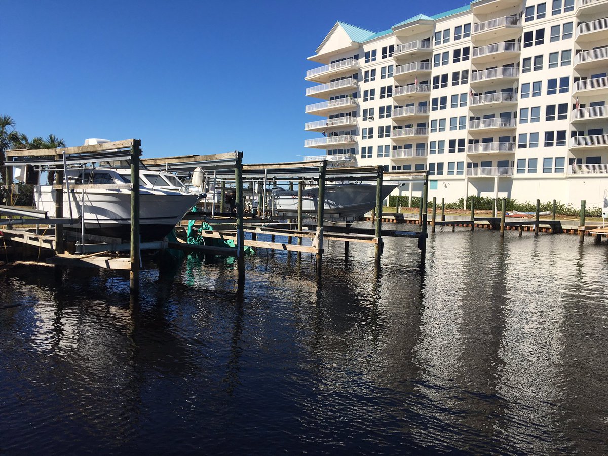 GRME51624861's tweet photo. Preparing to commence harbor dive ops and cleanup.#HurricaneMichael2018 #MarinaBayCondos #lynnhaven #PanamaCity #diving #salvage #grme https://t.co/s0pPcTOq5n