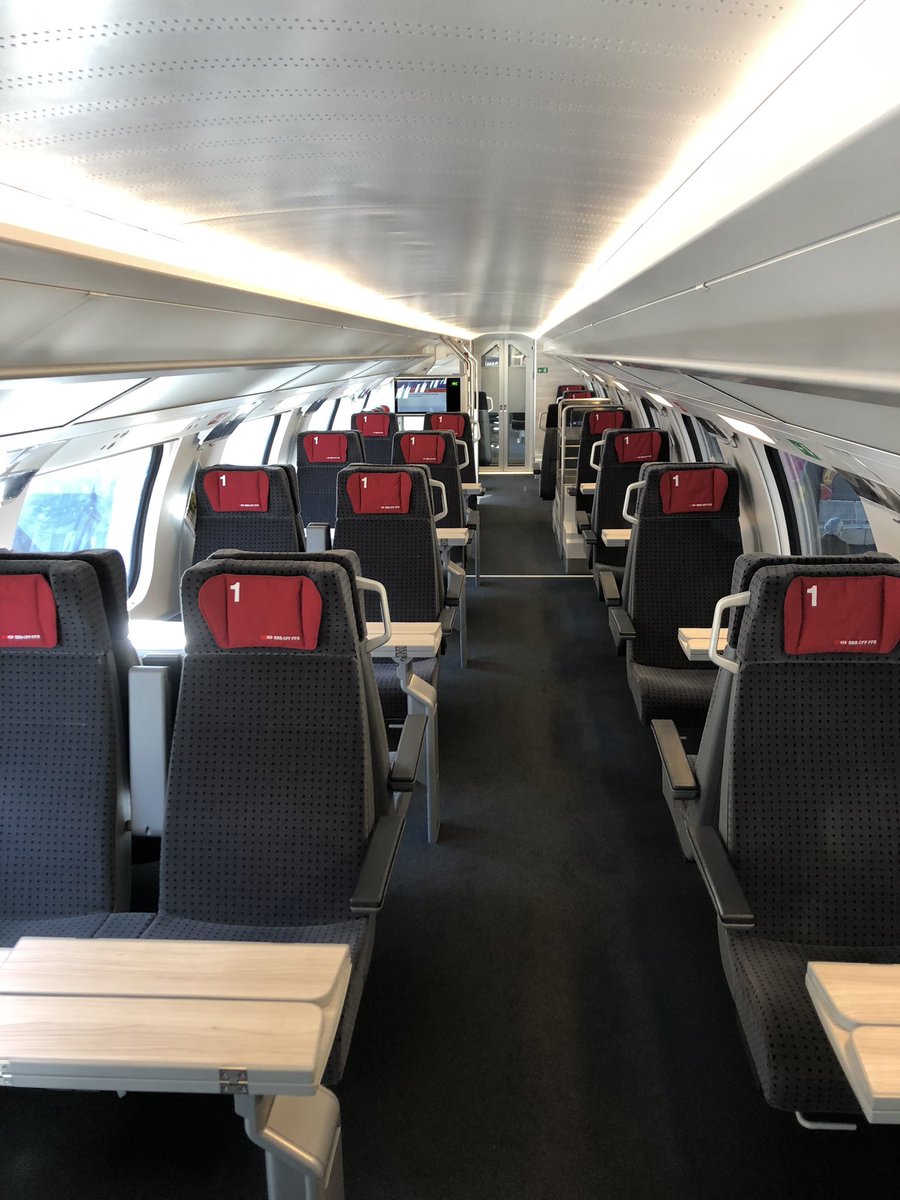 twenster's tweet photo. Chouette baptême du nouveau train duplex #RABe502 nommé Fribourg/Freiburg par @fribourgCH , @RailService ! https://t.co/ff4DErq9io