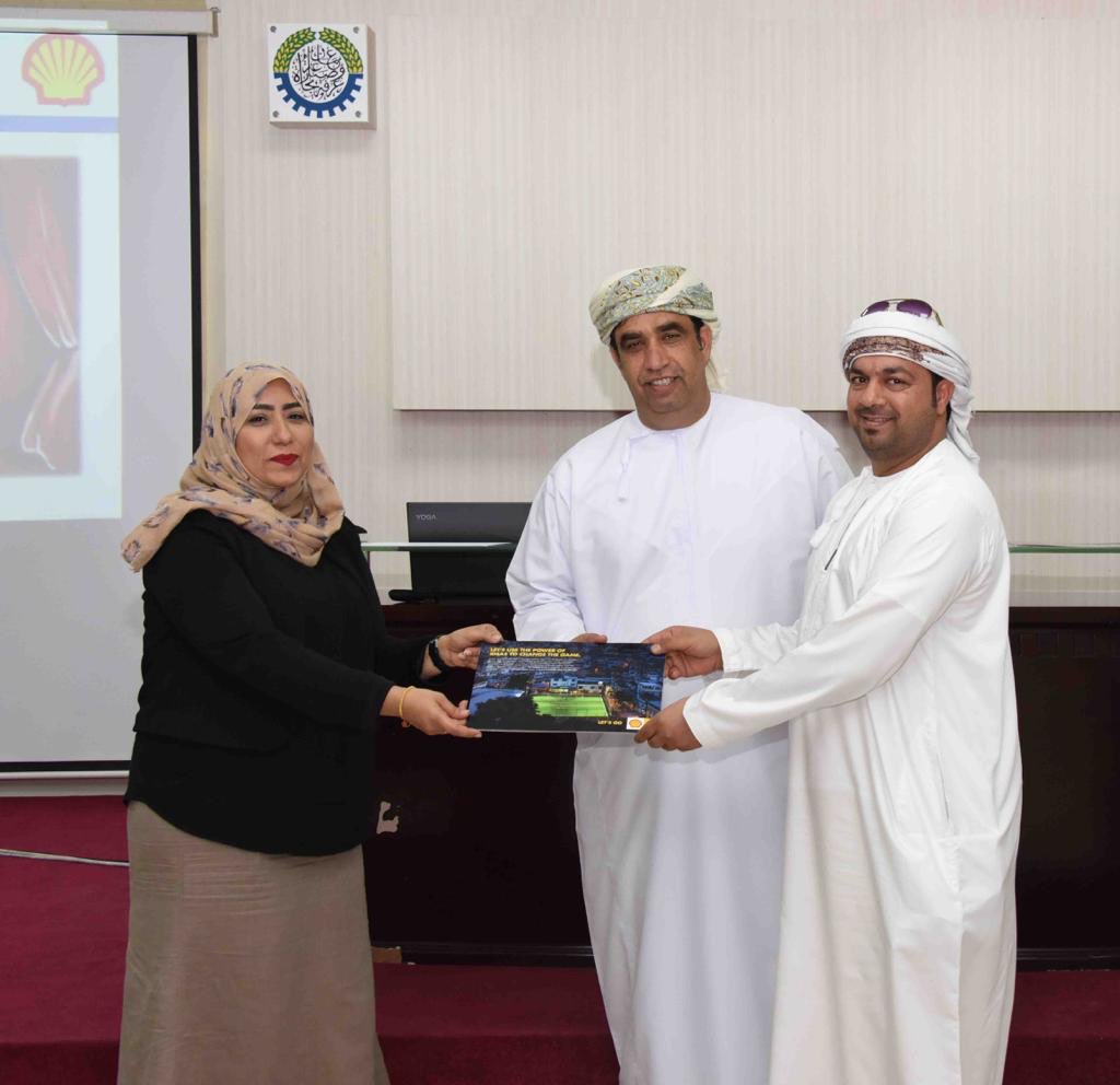 Oman_Shell's tweet photo. We recently concluded a session of our #ShellCourses in #Buraimi with young Omani professionals who are eager to learn new problem-solving skills!
Register for our upcoming courses by visiting: https://t.co/FrlfR46S9L https://t.co/rjatMg9jOh