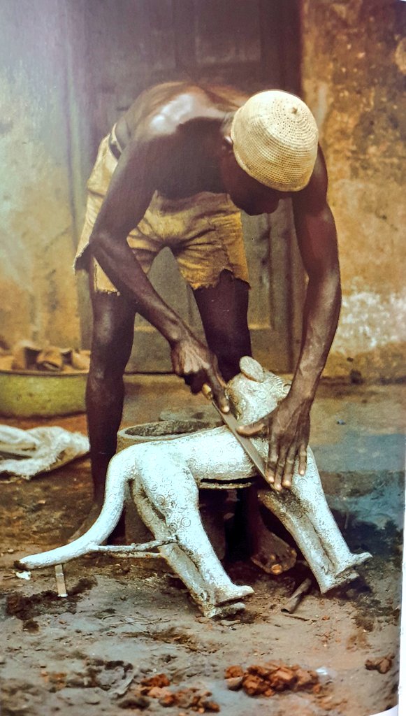 osaze_amadasun's tweet photo. Brass Casting in Benin.
📸 Joseph Nevadomsky.
#brasscasting #igunstreet #sculpture #brass #beninbronze #beninkingdom #edostate https://t.co/pStTROI2bU