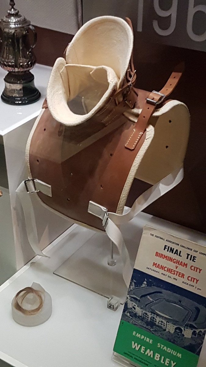 FootballMuseum's tweet photo. Breaking one's neck for the team: a cliché in all cases bar this one. 🤕

Born #OnThisDay, @ManCity's Bert Trautmann. A man who literally broke his neck in an FA Cup final, but played the final 17 minutes to ensure the Citizens' victory. 

Brave doesn't come close. #NFMHallOfFame https://t.co/HDqiFRmnwE