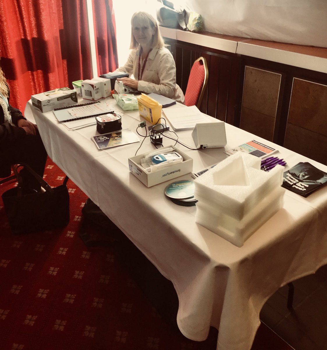 vicki5846's tweet photo. #flujabs & #nhshealthchecks on offer at the #gmdevo event hosted by @OldhamCouncil and @oldhamcares today. And take up is high! 👍 #publichealth @PublicHealthEng #gmca https://t.co/GAiGn2VYrL