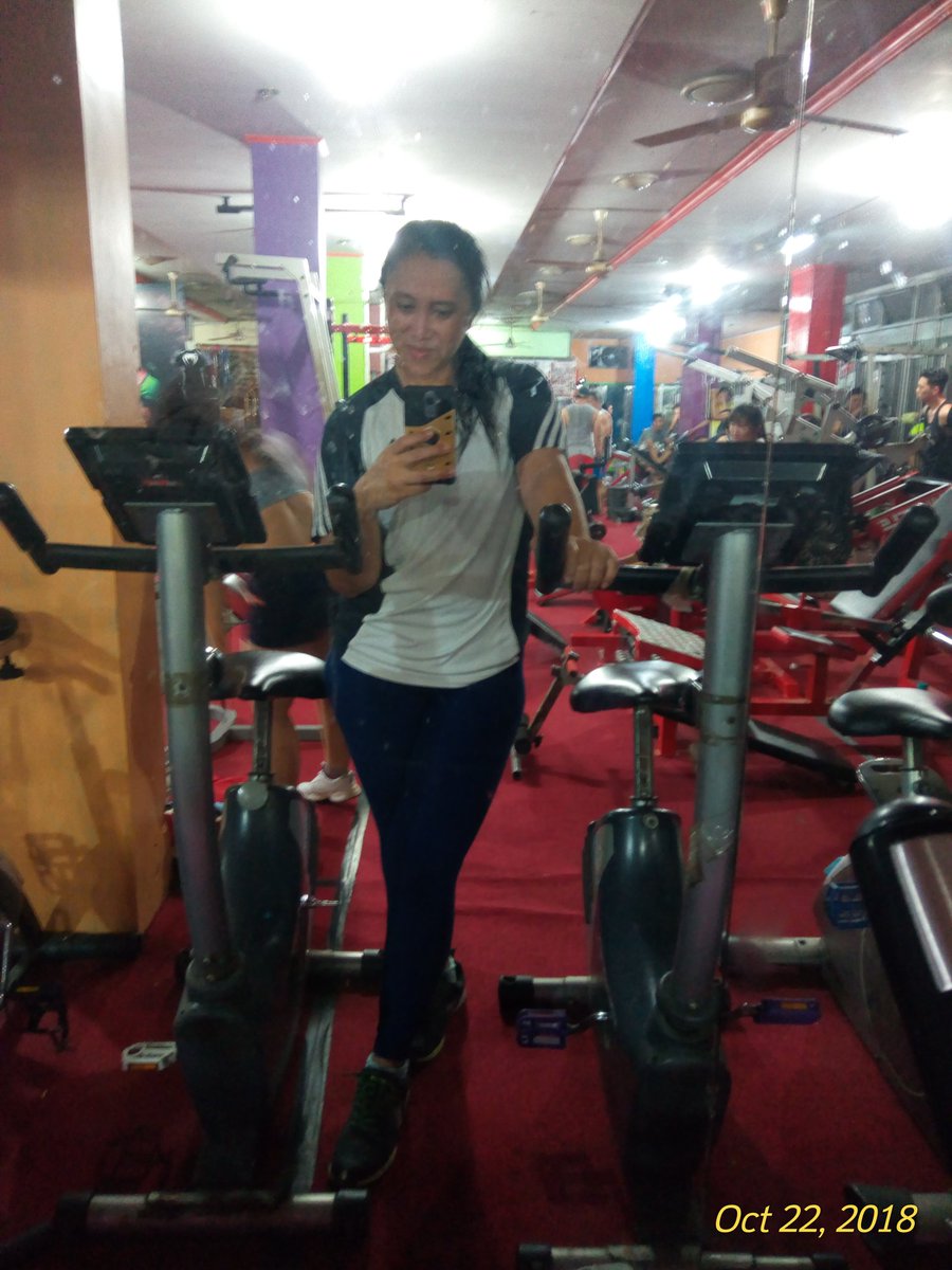 lha_lla's tweet photo. Kebiasaan abis workout ditutup denk selpi 😆🤣🤣
#healtylife
#bicepday
#ifgstondano https://t.co/WOv6jJyRO7