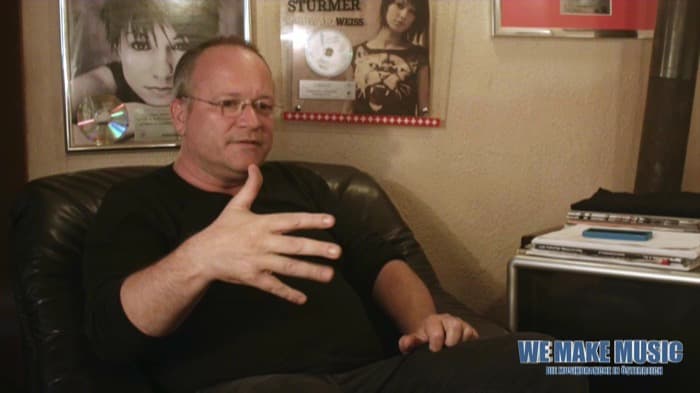 wavemake_'s tweet image. (Alexander Kahr | Der Künstler und sein Image)

soundcheckme.de