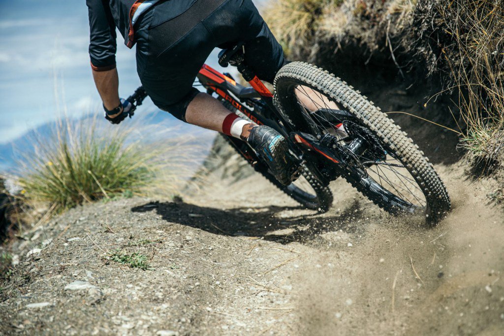 RT bikerumor "e*thirteen keeps it fast &amp; aggressive with new Semi Slick TRS &amp; LG1 tires bikerumor.com/2018/10/22/eth… "