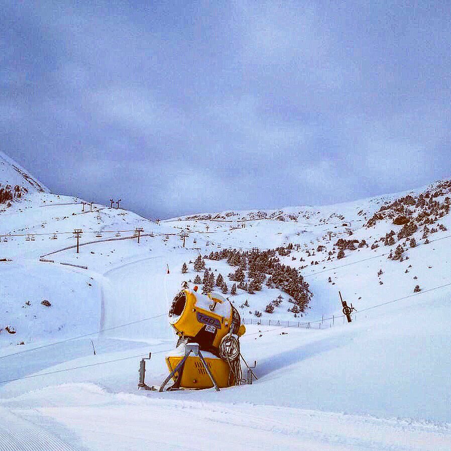 escolavallter's tweet photo. Quan ja queda tan poc.... els nervis van pujant de nivell, ara sí, amb quaranta-i-pocs dies ja hi serem!!!!
Ja esteu fent pre-temporada?
#skiinstructors #monitordesquí #ski #esqui #altavalldelter #vallter #vallter2000 #laneuatocar #vallter2000🗻 #vallter2000atocar #powter2000 https://t.co/2mojVChnDO