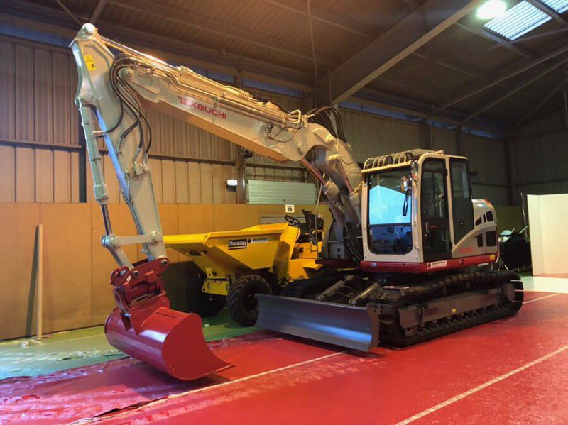 GroupeLem's tweet image. Arrivée de nos machines #takeuchi et #Hamm sur le stand 👉1A01 👈  #Artibat2018 ! #BTP