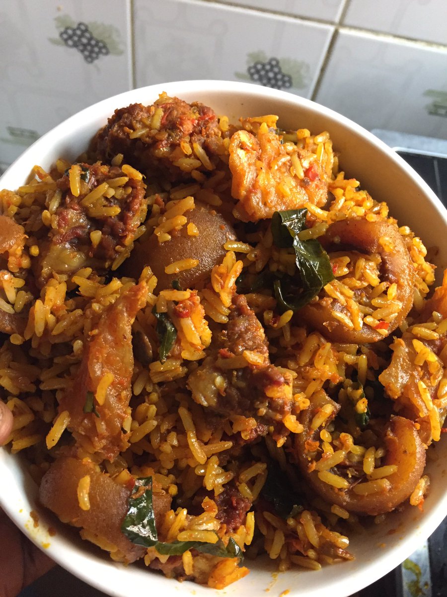 😍Soulfood Native Jollof Rice: Iru, cuts of beef, ponmo and stockfish with the finest palm oil 👅😍mix of uziza and scent leaves

What do you want to have this with? Chilled water? Coke? Juice?
