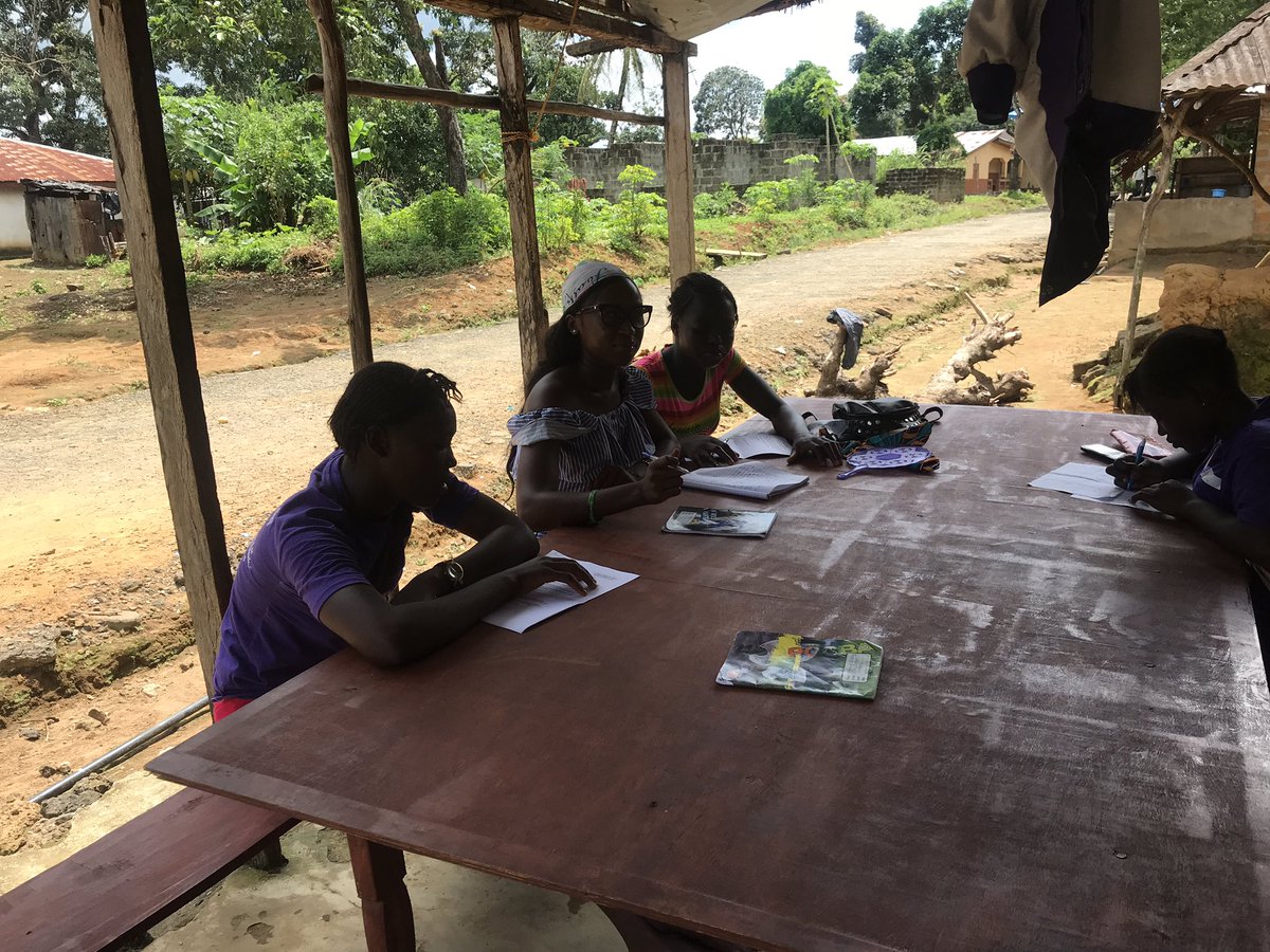232Cocolet's tweet photo. Weekly mentorship sessions with my girls at MacDonald village Western rural Area Sierra Leone.

Topic: Girls Rights and Responsibilities 
#ProjectPikin https://t.co/KrvK7cszHw