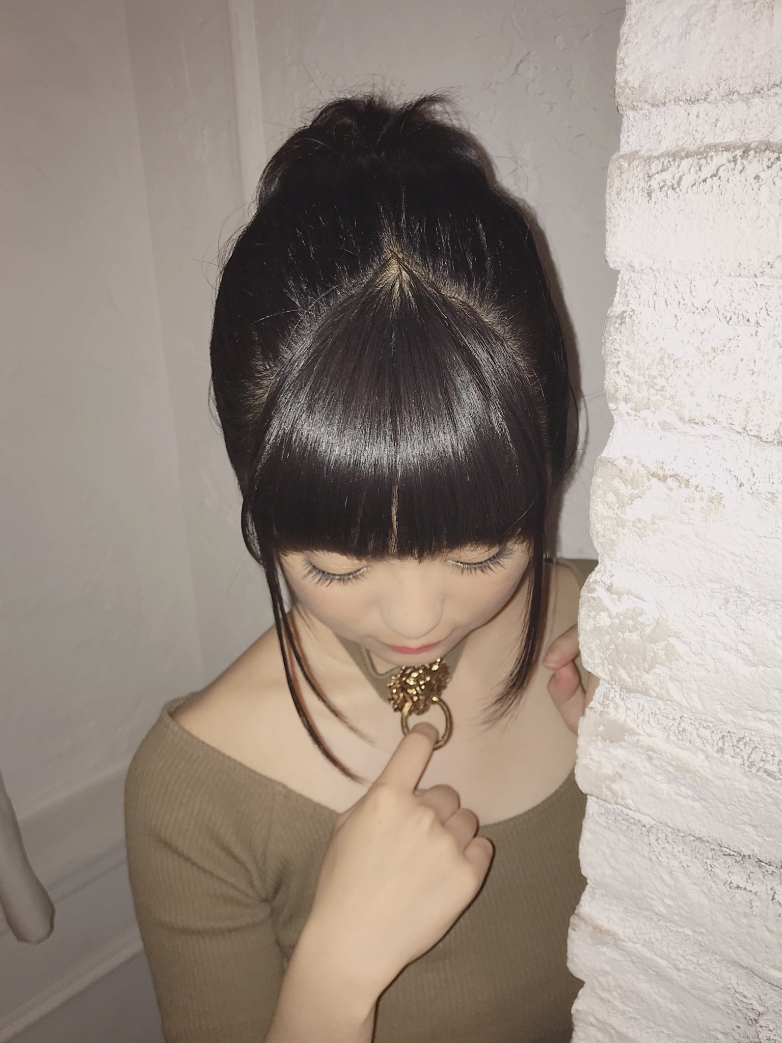 首輪 露出  / X