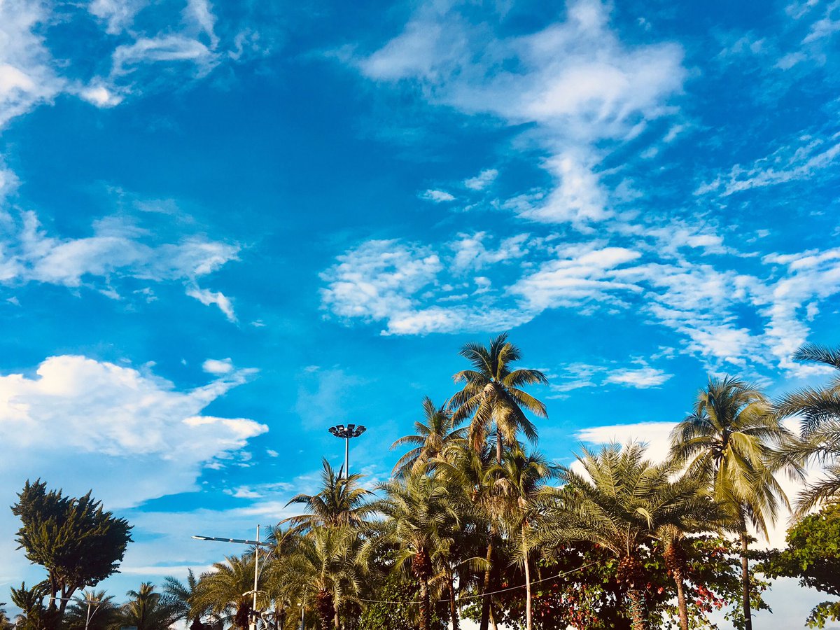Nitcy8's tweet photo. #skybackground #background #sky #beautiful #like4like #follo4folloback https://t.co/IAo5DMWZro