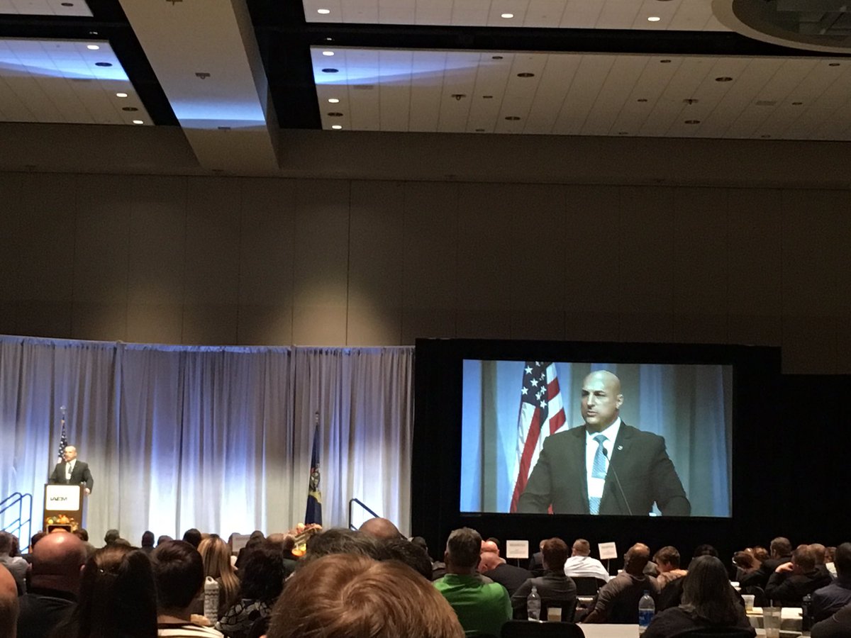 WeAreIDSS's tweet photo. Lt. Col. Chris Kelenske from @MichStatePolice opens #iaem18 by discussing the evolution of emergency management. @NWS and our core partners must evolve together to achieve our shared mission of saving lives and property! #WRN https://t.co/EKl2onOzDC