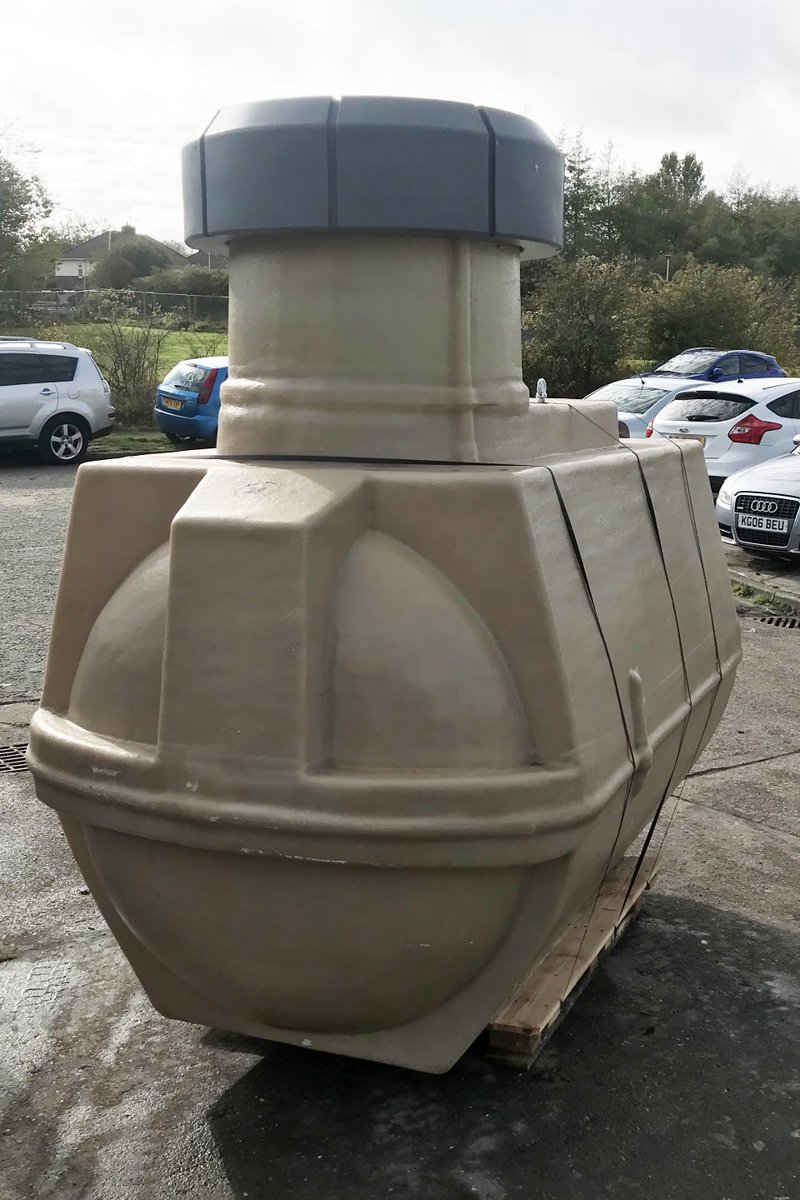 HarlequinMFG's tweet photo. Get up close with our 2500 litre Underground Double Walled Oil Tank! For more specific information about the tank, its features and unique lid design, do read our blog post about the product here - https://t.co/R8v65UgtMt. #HarlequinMFG, #UndergroundOil, #DoubleWalled. https://t.co/NOpOHT9ci7