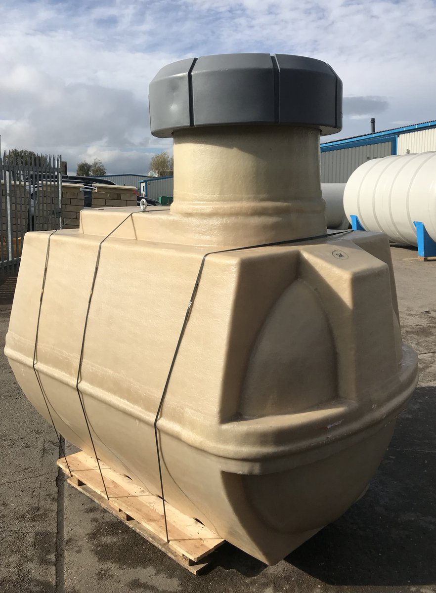 HarlequinMFG's tweet photo. Get up close with our 2500 litre Underground Double Walled Oil Tank! For more specific information about the tank, its features and unique lid design, do read our blog post about the product here - https://t.co/R8v65UgtMt. #HarlequinMFG, #UndergroundOil, #DoubleWalled. https://t.co/NOpOHT9ci7