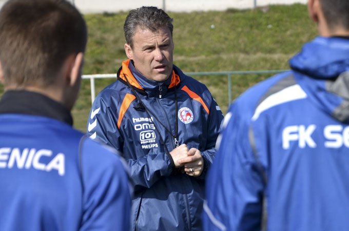 SVKliveFr's tweet photo. Pavel Hapal 🇨🇿nouveau sélectionneur de la Slovaquie. Il s'agit du 1er sélectionneur non Slovaque de l'histoire. Il a déjà entrainé en Slovaquie :
- @FC_Nitra 2007-2008
- @Zilina_FR 2009-2011
- @FK_Senica_Fr 2014
- Slovaquie Espoirs 2015-2018
#SVKlivefr @footballskiFR @TLMSenFoot https://t.co/FHLxjSaEvE