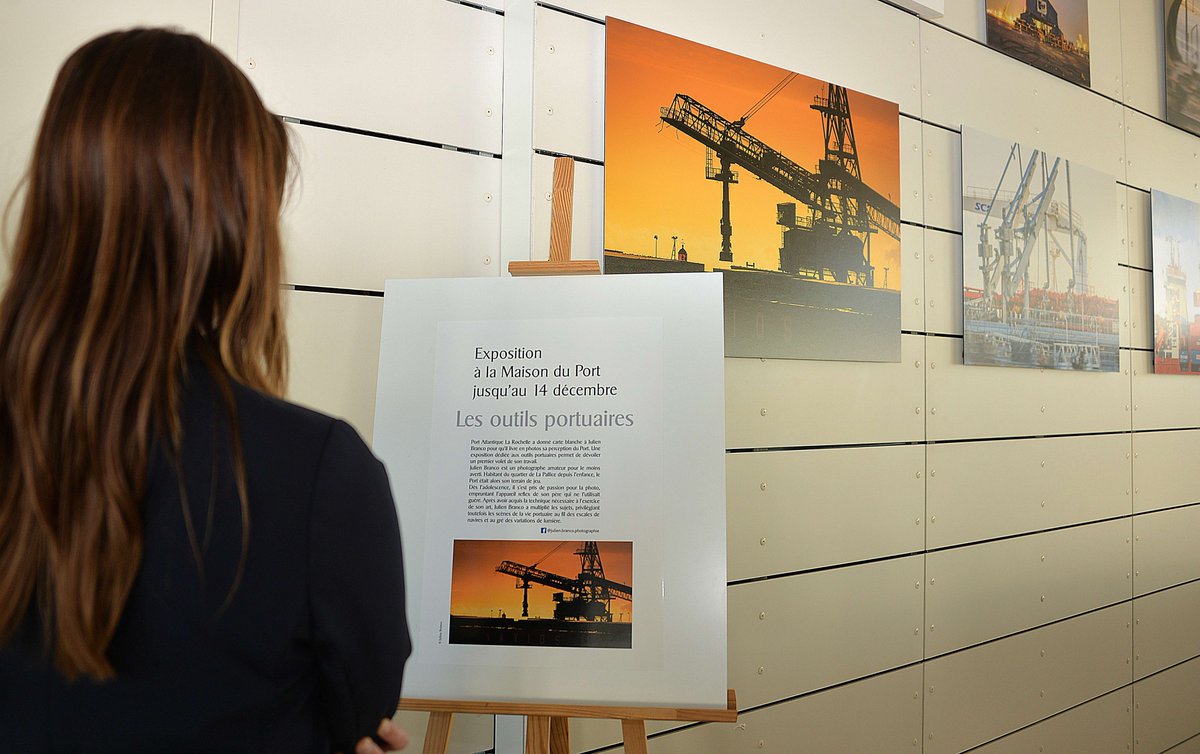 _PALR_'s tweet photo. « Les outils portuaires » : une expo photos à la Maison du Port dédiée au travail de Julien Branco. A découvrir dans le hall de la Maison du Port jusqu'au 14 décembre, 141 boulevard Emile Delmas à La Rochelle. Du lundi au vendredi, 8h-12h30 et 13h30-18h30. #interfacevilleport https://t.co/hlQcQ9zxYF