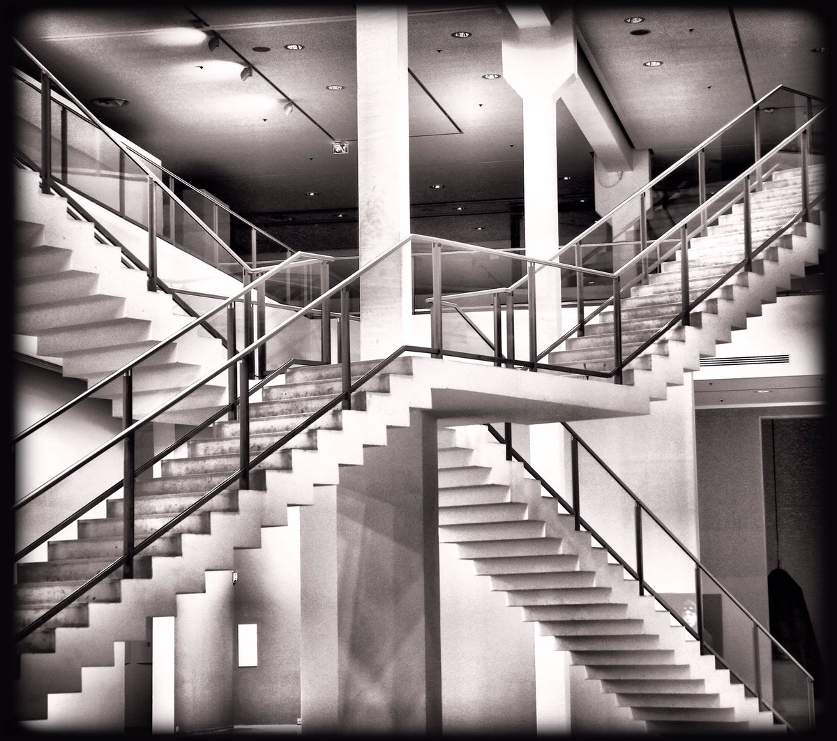 𝕮𝖍𝖗𝖎𝖘𝖙𝖎𝖓𝖆 𝖛 𝖂𝖊𝖑𝖑𝖊𝖆𝖓 Pa Twitter Concrete Criss Cross Berlin Buildings Architecture Art Museum Berlinischegalerie Bw Blackandwhite Blackandwhitephotography Monochrome Mood Atmosphere Dream Imagination