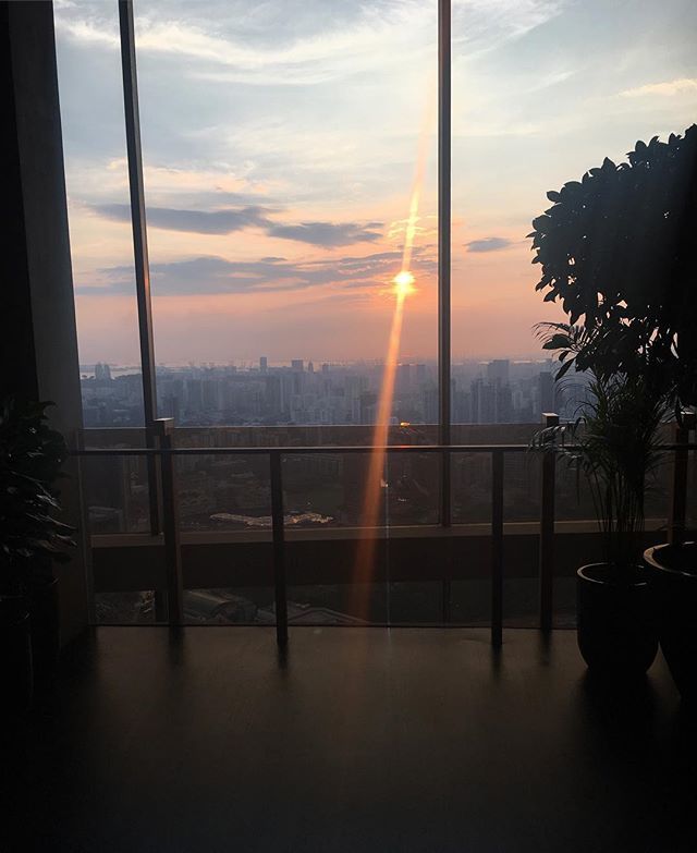 adelinabarphe's tweet photo. Take the journey to enjoy the view...... #sunset #cityscape #70thfloor #fairmontsingapore #hotel #singapore #journeys #traveling
________________________________________
#hospitality #strategy #innovation #branding #concepts #startups #businessdevelopme… https://t.co/KyJiJZdZsi https://t.co/jHHOMc54Ns