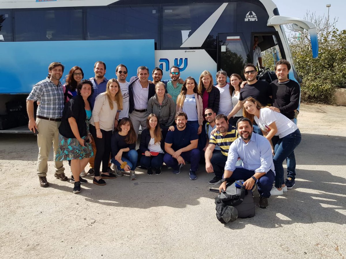 IAE_Austral's tweet photo. #GIPIAE en #Israel > Los #EMBAIAE inmersos en una experiencia multicultural única en @VuzeCamera, innovación de última generación #VR #photography #vuzeXR #uwphotography #InnovationExperienceIsrael #GIPEMBA https://t.co/mfhoSfSgdc