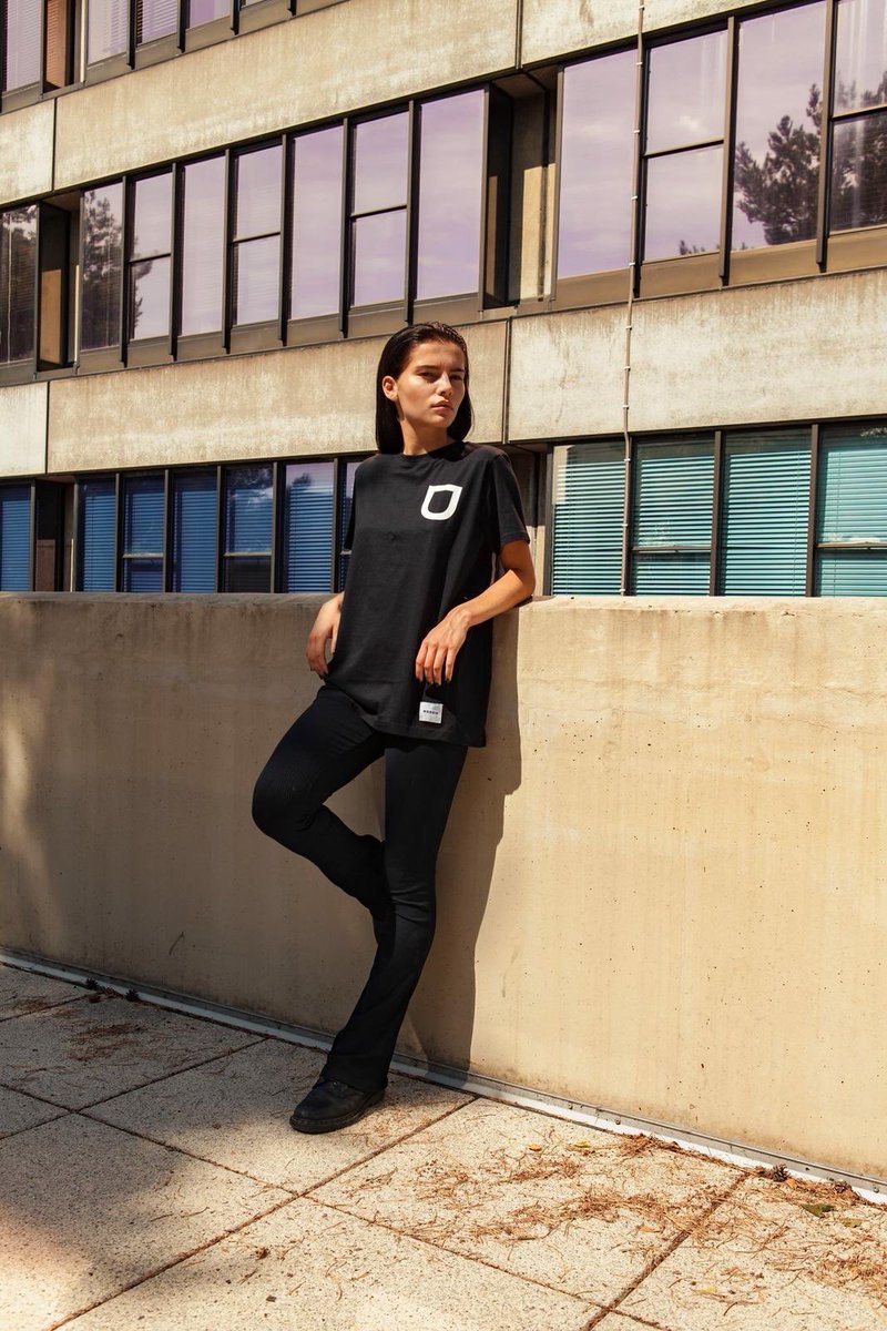 Simple aesthetics..

www..Housik.co.uk / We ship worldwide 🌍

#streetwear #ukfashion #clothing #germany #womenswear #streetstyle #housik #ukstyle #housemusic #deeptech #dj #dance #techno #techhouse #deephouse #norwich #london #newyork #ukstreetwear #womensfashion #ibiza