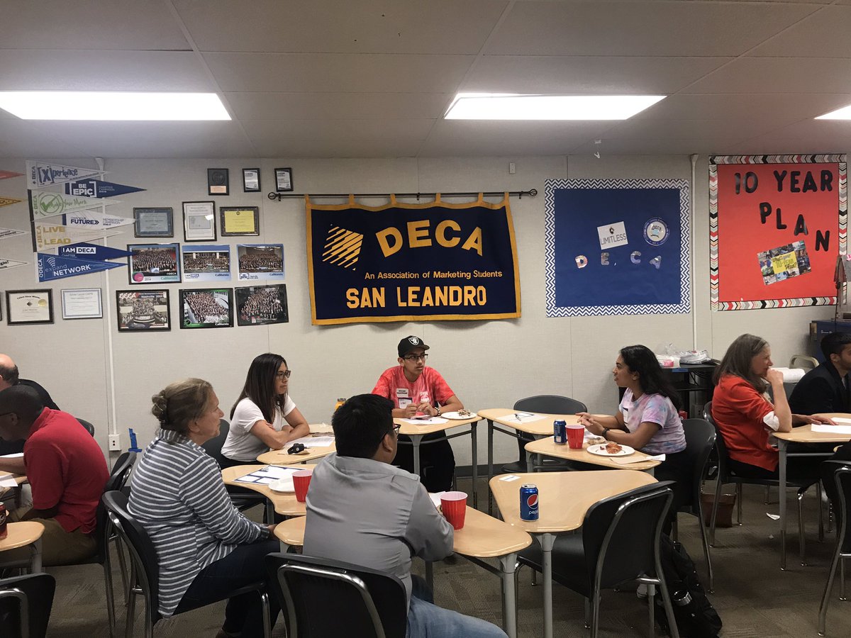 sincerelyylisaa's tweet photo. What a great kick off session for San Leandro DECA and the AT&amp;T Jon Summers Team!! The group learned all about the importance of setting professional, academic, and personal goals! Way to go #DECAATTPROJECT !!! 🎖📚 https://t.co/md75ZniyYD