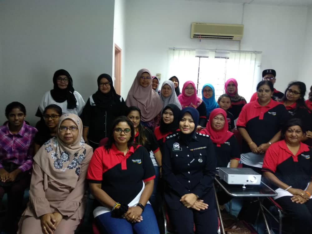 Sujashan1's tweet photo. Program Wanita Anti Jenayah (Waja) berjalan lancar di Pej Pembangunan Wanita Pahang
Tarikh: 20/10/2018 pukul 9.00 pagi
#Tahniah diucapkan kepada semua yang menjayakan. #TRAMASIF https://t.co/iwR7aJUCkd