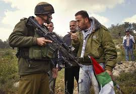 اللهم انصر حماس
وأذق الويل لعباس
وأرنا فـي السيسي
وزمرة الأنجاس
آية تزلزل عروشهم
وتقطع فيهم الأنفاس
رباه إن حماس شرفنـا
ومثلها بنبلها لا يقاس
فاللهم سـدد رميهـم
وأشعل لهم نبراس
يضيئ ظلام ليلهم
ويخرس صوت الخناس
اللهم احفظ صغيرهم
وشبابهم وكبيرهم
بملائكة كرام حراس
#قروب_عشاق_فلسطين