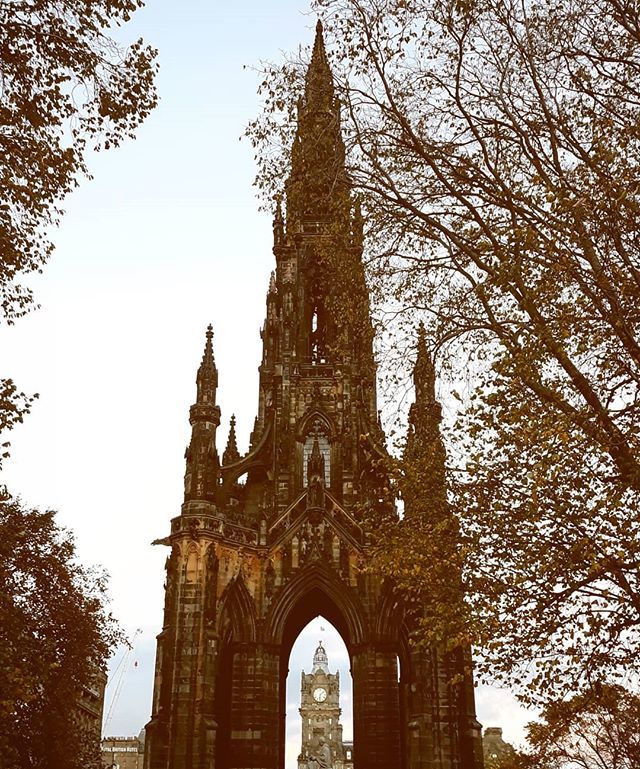 miss_mountain's tweet photo. Autumn in the city
.
.
.
.
#edinburgh #walterscottmonument #balmoralhotel #autumninedinburgh #ig_edinburgh #instaautumn🍁🍃 #fallintheuk #edinburghscenes #edinburgharchitecture #scottishhistory #beautifuledinburgh #edinburghspotlight #autumnintheuk
@vi… https://t.co/YKzHrroUbJ https://t.co/mb5VWw3r68