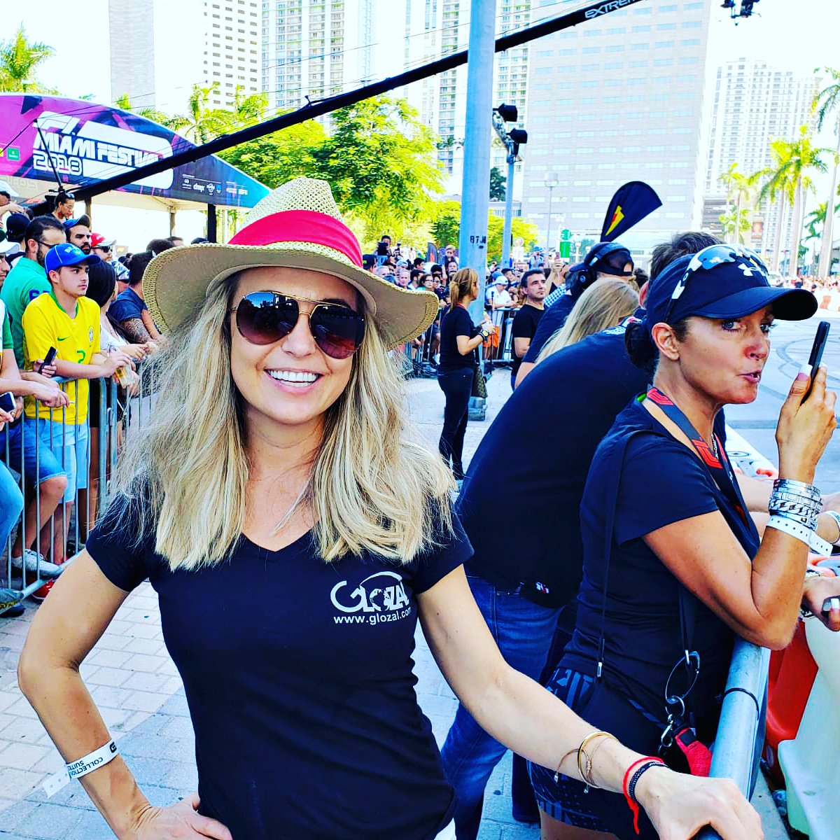 miamibroker's tweet photo. Katerina Brosda of Brosda & Bentley @ F1 Festival 2018 in Downtown Miami
#BrosdaandBentley #Miami #F1 #F1Festival #redbullracing #MiamiRealEstate #KaterinaBrosda #LuxuryRealEstateMiami #LoveMiami #LiveMiami #Florida #LoveFlorida #LiveFlorida https://t.co/shQ1wwiGgo