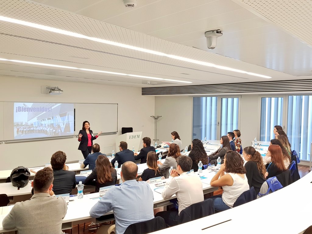EDEMempresarios's tweet photo. 📲 Jornada de Bienvenida para los alumnos de la segunda edición del 'Máster en #Marketing y #VentaDigital' con Hortensia Roig, presidenta de #EDEM ¡Esta es vuestra nueva casa 😊!
#MasterMKyVD #MMVD #EDEMexperience #Master https://t.co/wF96CXvEQq